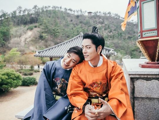 강하늘(왼쪽) 홍종현(오른쪽)