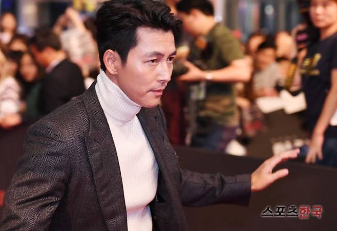 영화 '아수라' 레드카펫 행사에 참석한 정우성. 사진=이혜영 기자 lhy@hankooki.com