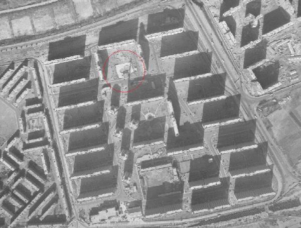 1978년 서울 송파구 잠실주공아파트 5단지에 있던 수영장(붉은색 원).