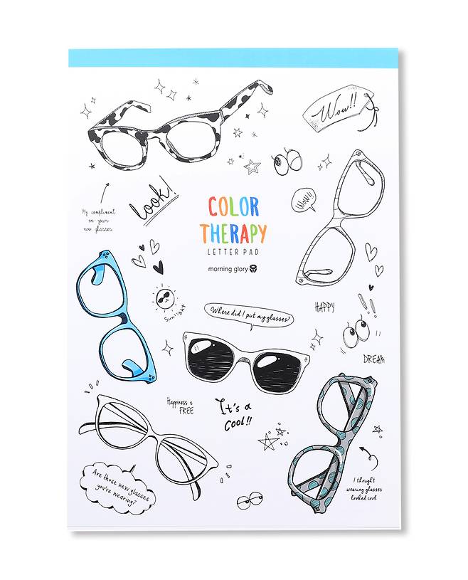 컬러테라피 패드편지지. 앞면에는 편지지, 뒷면에는 사용자가 직접 색칠해서 꾸밀 수 있는 도안으로 구성된 제품. 음식·패션·과일·풍경 등 9가지 종류가 있다. 3천원. 모닝글로리 제공