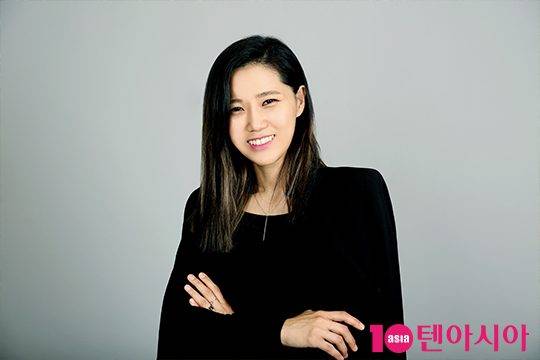 유니스텔라 대표 박은경 네일 아티스트가 서울 중구 중림동 한경 텐아시아 루이비스 스튜디오에서 포즈를 취하고 있다. / 사진=텐아시아DB