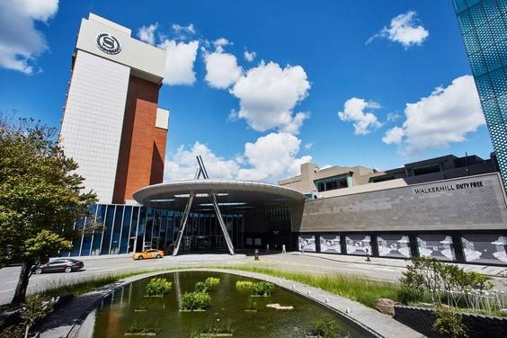 워커힐 호텔이 내년부터 세계적인 호텔 체인 브랜드 ‘쉐라톤(Sheraton)’과 ‘W’ 간판을 떼고, 독자적인 호텔 브랜드로 새 출발한다. /SK네트웍스 제공