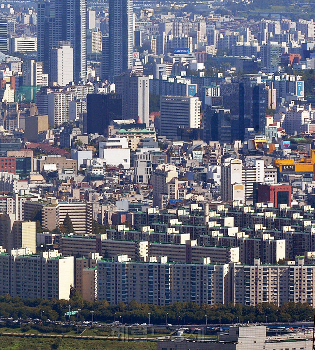 [사진=강남 일대 아파트 단지 모습. 이상섭 기자/babtong@heraldcorp.com]