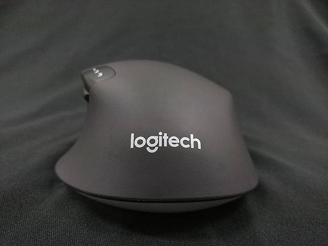 오른손잡이에 특화한 디자인