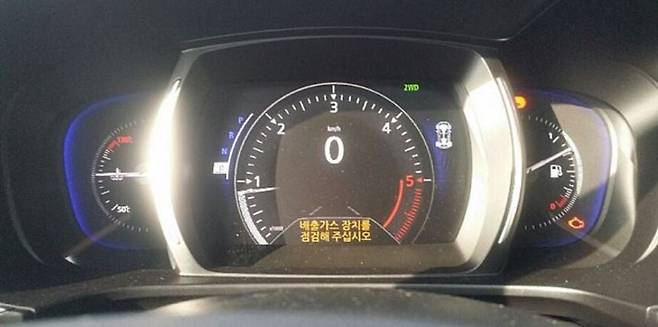 산소센서 이상이 발생한 QM6 차량에서는 '배출가스 장치를 점검해 주십시오'란 경고등이 들어온다. / 사진=QM6 동호회