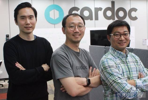 (왼쪽부터) 경기도 성남시 분당구 판교로에 있는 카닥 사무실에서 만난 정용민 카닥 최고제품책임자(CPO), 한현철 최고전략책임자(CSO), 이주협 개발팀장. 이들은 온·오프라인 연계(O2O) 서비스 시장에선  수급 균형과 빠른 개발 속도가 중요하다고 강조했다.