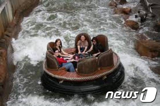 호주 골드코스트 놀이공원의 '썬더 리버 래피드'(Thunder River Rapids)© News1