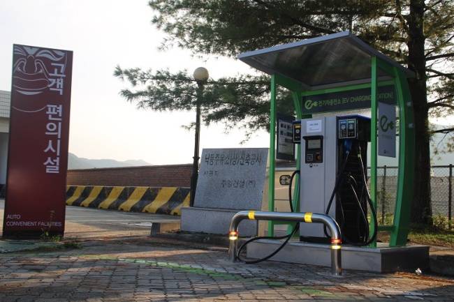 ▲안동(부산방향)휴게소에 설치된 전기차 충전소 모습