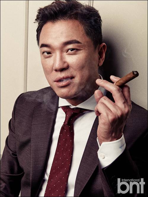 뮤지컬 배우 정성화가 화보로 팬들을 만났다. ⓒ bnt