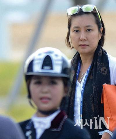 ⓒ시사IN 조남진 최순실씨의 조카인 장시호씨(오른쪽) 역시 만만치 않은 영향력을 행사했다는 정황이 드러나고 있다.