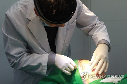 피부미용시술 실 리프팅 [연합뉴스 자료사진]