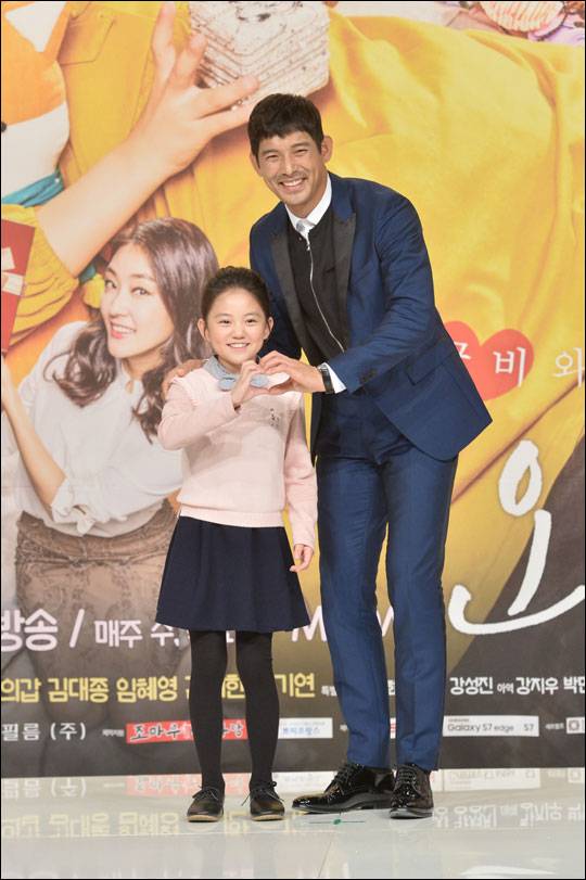 배우 오지호, 허정은이 KBS2 새 수목극 '오 마이 금비'에서 부녀 호흡을 맞춘다.ⓒKBS