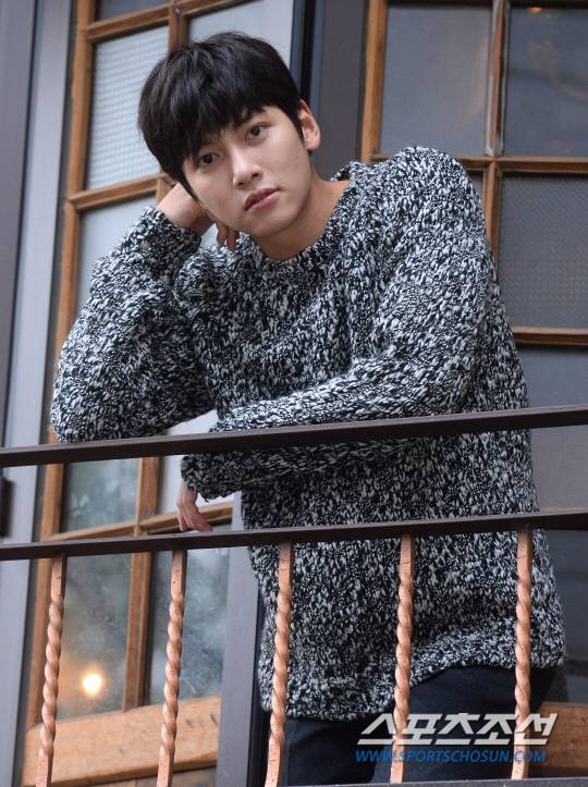 최근 종영한 tvN 드라마 '더 케이투'의 주인공 지창욱이 14일 이태원의 한카페에서 스포츠조선과의 인터뷰에 응하고 있다.  지창욱은 'The K2' (더 케이투)에서 특수 경호원 김제하 역으로 출연해 카리스마 있는 연기를 선보였다.  이태원=최문영 기자 deer@sportschosun.com /2016.11.14/