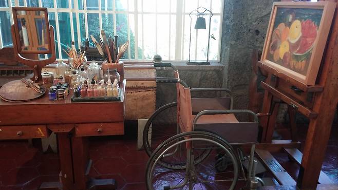 까사 아술 프리다 칼로의 작업실.