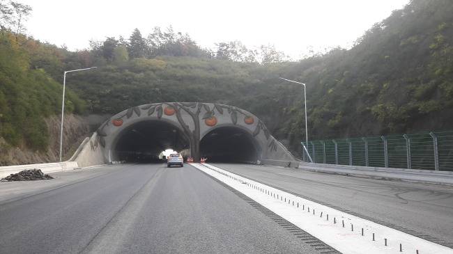 다음달 개통 예정인 상주~영덕간 고속도로 낙동면 나각산 터널 현장 모습.[사진제공=경북도]