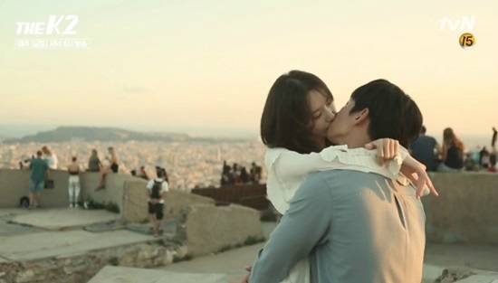'THE K2' 마지막회에 등장한 키스신 (사진='THE K2' 캡처)