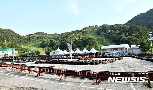 【충주=뉴시스】강신욱 기자 = 충북 충주시 수안보 스키장이 올해 개장이 불투명한 가운데 충주시가 스키장이 조성된 국유림과 시유림 교환을 추진하고 있다. 2016.11.19.   ksw64@newsis.com