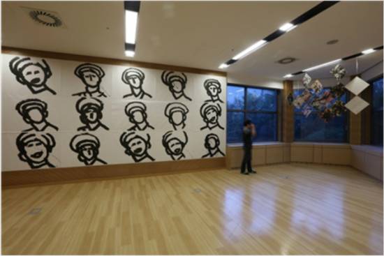 너의 얼굴Your Face –북한 병사의 얼굴,주한독일문화원 설치 전경.