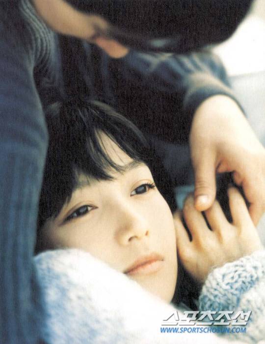 2003년 박해일과 함께 한 영화 '국화꽃향기' 한장면.