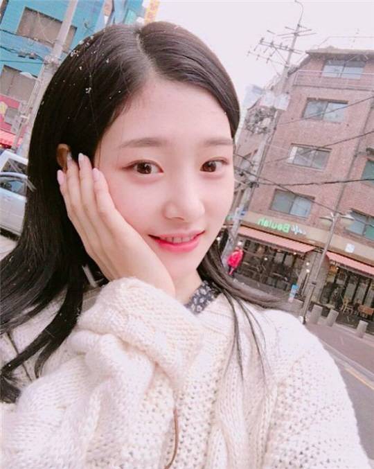 스타들의 ‘첫 눈’ 인증 행렬…다이아 정채연 “겨울이다” 청순한 사진 올려