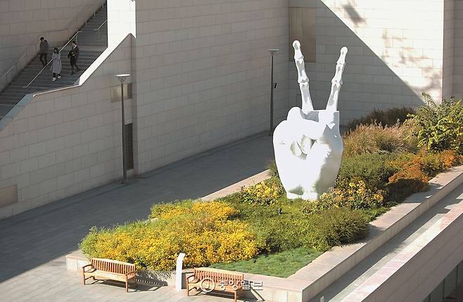 아시아문화전당의 대표 조형물 ‘빅토리’.