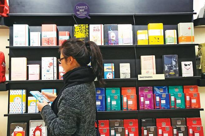 몰스킨 삼성역 매장 다이어리 진열대