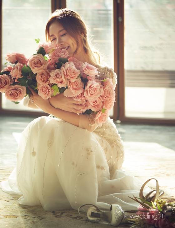 김지현·채리나, 행복한 웨딩화보 공개 "제2인생 시작"