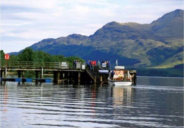 호숫가 마을 러스의 한 선착장