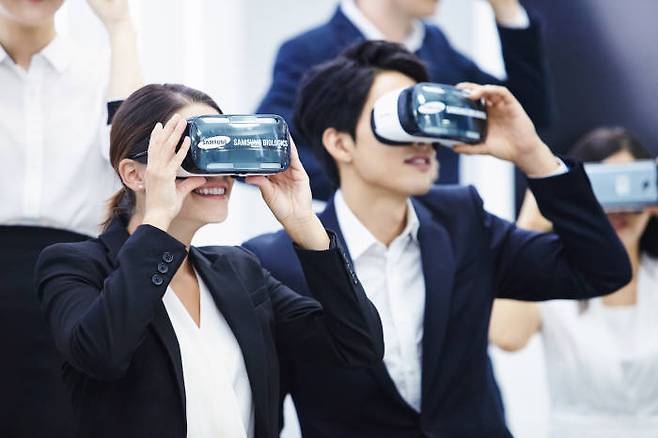 삼성바이오로직스가 개발한 VR 기반 생산시설 소개 시스템
