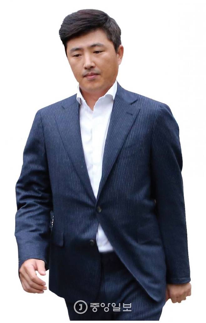 고영태 씨는 “차은택 씨, 김종 전 차관 등을 가까이서 지켜보니 엮여서는 안되겠다고 생각됐다”면서 “국가 예산을 제대로 집행하지 않는 모습을 보고 내 세금이 새는 것 같아 기분 나빴다”고 말했다. [사진 중앙포토