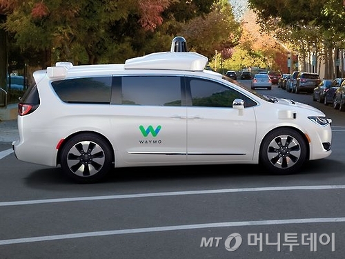 크라이슬러와 구글 웨이모의 합작 자율주행차 미니밴/사진=구글