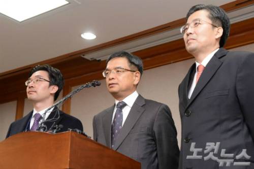 박 대통령 변호인단 (중앙에 이종환 변호사) (사진=황진환 기자/자료사진)