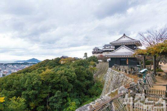 마쓰야마성에서 일본 고유의 전통미가 살아 있는 마쓰야마의 전경을 한 눈에 담을 수 있다.(사진=여행박사 제공)