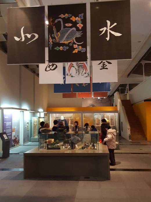 서울역사박물관에서는 꼭 전시해설을 듣는 것이 좋다. 해설사들의 설명을 듣고나면 책 3권 정도를 가뿐히 읽은 느낌을 가질 수 있다.