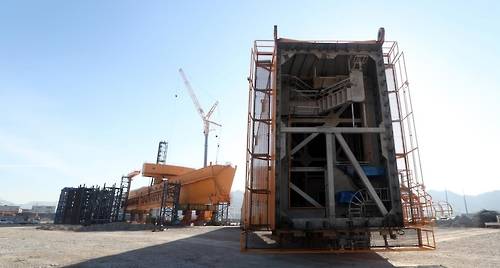 (창원=연합뉴스) 김동민 기자 = 16일 해체작업이 끝난 성동산업 마산조선소 내 골리앗 크레인. 이 크레인은 곧 루마니아 조선소로 팔려간다. 2017.1.16       image@yna.co.kr  (끝)