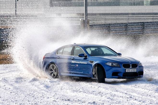 BMW 드라이빙 센터, 겨울 프로그램 운영.