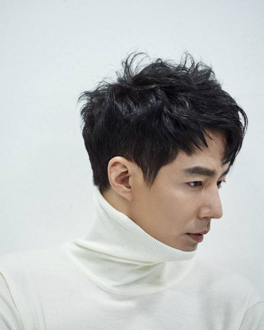 조인성. 사진 아이오케이컴퍼니