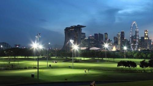 마리나베이 골프장은 야간 골프의 명소다.