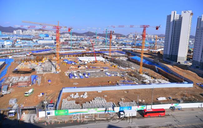 주거용 오피스텔 등 준주거도 기업형 임대주택으로 등록할 수 있게 된다. 정부는 1~2인 가구 증가와 도심 내 소형주택 선호에 발맞춰 민간임대주택에 관한 특별법을 입법예고했다. 사진은 인천의 뉴스테이 공사현장 모습. [헤럴드경제DB]