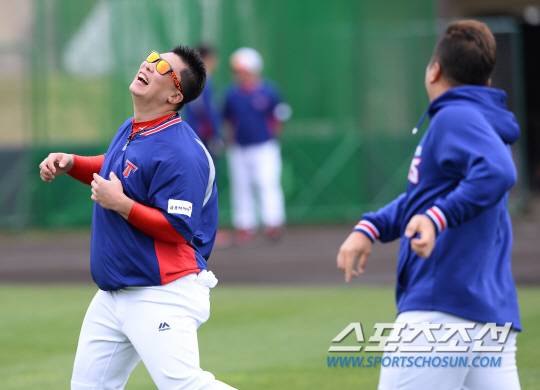 결국 100m 달리기 승리는 나지완.