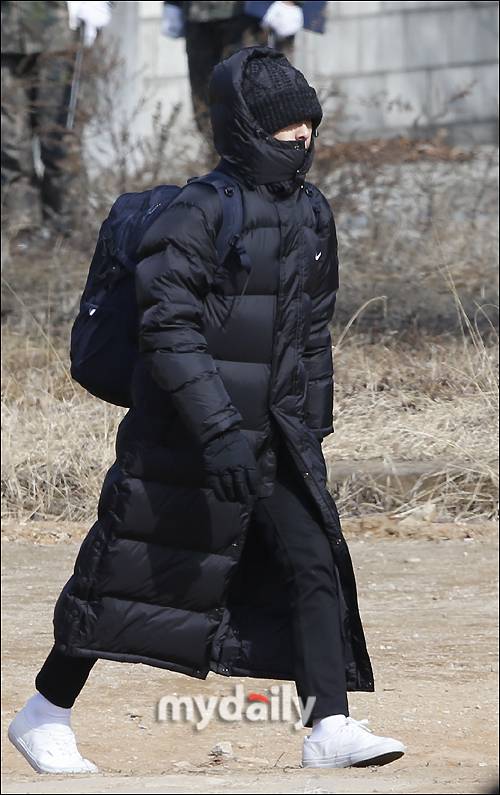 ▲ 탑, '이제 곧 벗을 롱패딩'