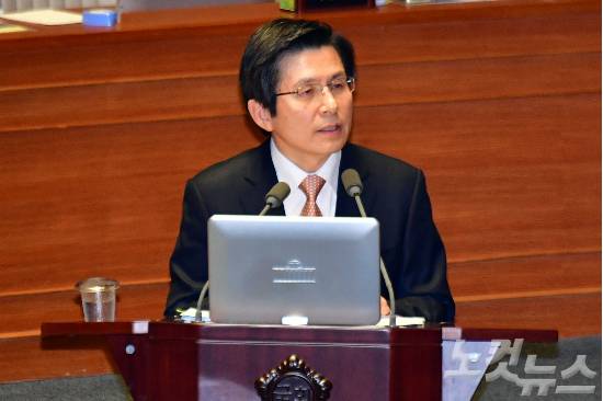 지난 10일 국회 본회의 비경제분야 대정부질문에 출석한 황교안 대통령 권한대행이 의원들의 질의를 받고 있다. (사진=윤창원 기자)