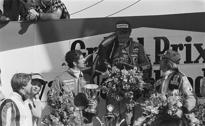 포디움에 올라선 니키 라우다(가운데)