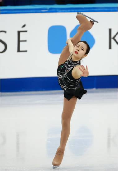 '부상 투혼' 김나현이 지난 16일 강릉에서 열린 ISU 4대륙 선수권대회 쇼트프로그램에서 부상에도 연기를 펼치는 모습.(사진=평창올림픽 조직위원회)
