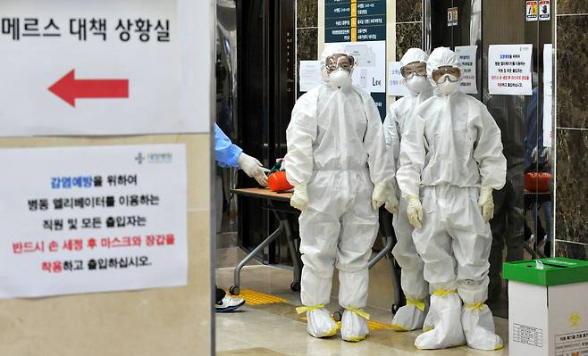 지난 2015년 메르스(중동호흡기증후군) 사태는 부실한 국가방역체계와 방역 리더십 부족으로 일파만파 확산돼, 7개월여 동안 총 186명을 감염시켰고 38명의 생명을 앗아갔다. [매경DB]