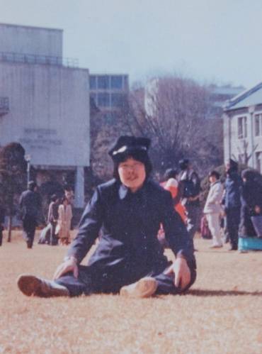 이재명 시장의 대학 시절, 당시 중앙대 교복을 입고 [여성중앙 3월호]