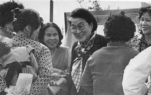 그는 꾸준하게 여성의 법적 지위 향상을 노력했고, 가부장적인 한국 사회에서 불평등을 참고 견딜 수밖에 없었던 여성들이 용기를 낼 수 있도록 독려했다. 정일형 이태영박사 기념사업회