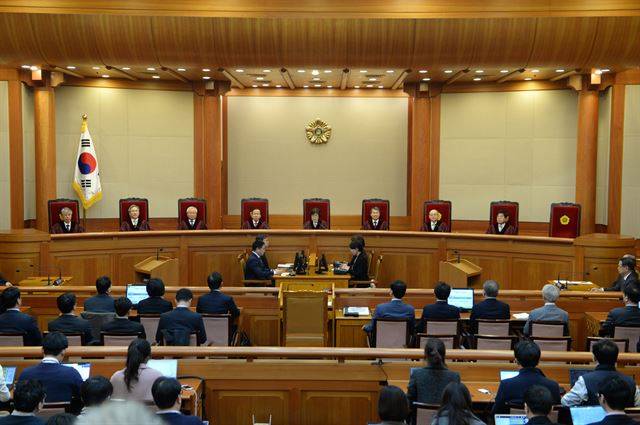 10일 오전 서울시 종로구 재동 헌법재판소 대심판정에서 박근헤대통령탄핵심판 선고가 이정미헌재소장 권한대행 주재로 열리고 있다. 왕태석 기자