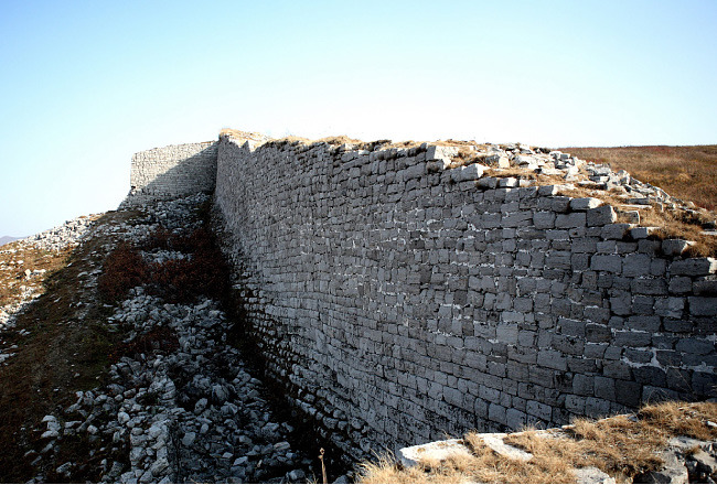 중국 랴오닝성에 위치한 고구려 최강의 요새 백암성 북쪽 성벽. [뉴시스]