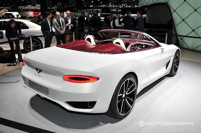 벤틀리는 몇년 전부터 콤팩트한 스포츠카에 대한 열망을 내비쳤다. GT가 아닌 스포츠카를 만들고 싶어했다. EXP 12 스피드 6e는 그런 벤틀리의 욕심이 담긴 모델이다. 유서깊은 모터스포츠 역사를 갖고 있는 벤틀리도 911 같은 스포츠카를 한대쯤은 내놓으면 좋을 것 같다. (사진=김상영 기자)